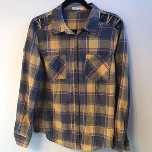 🧁Maurices plaid button down shirt